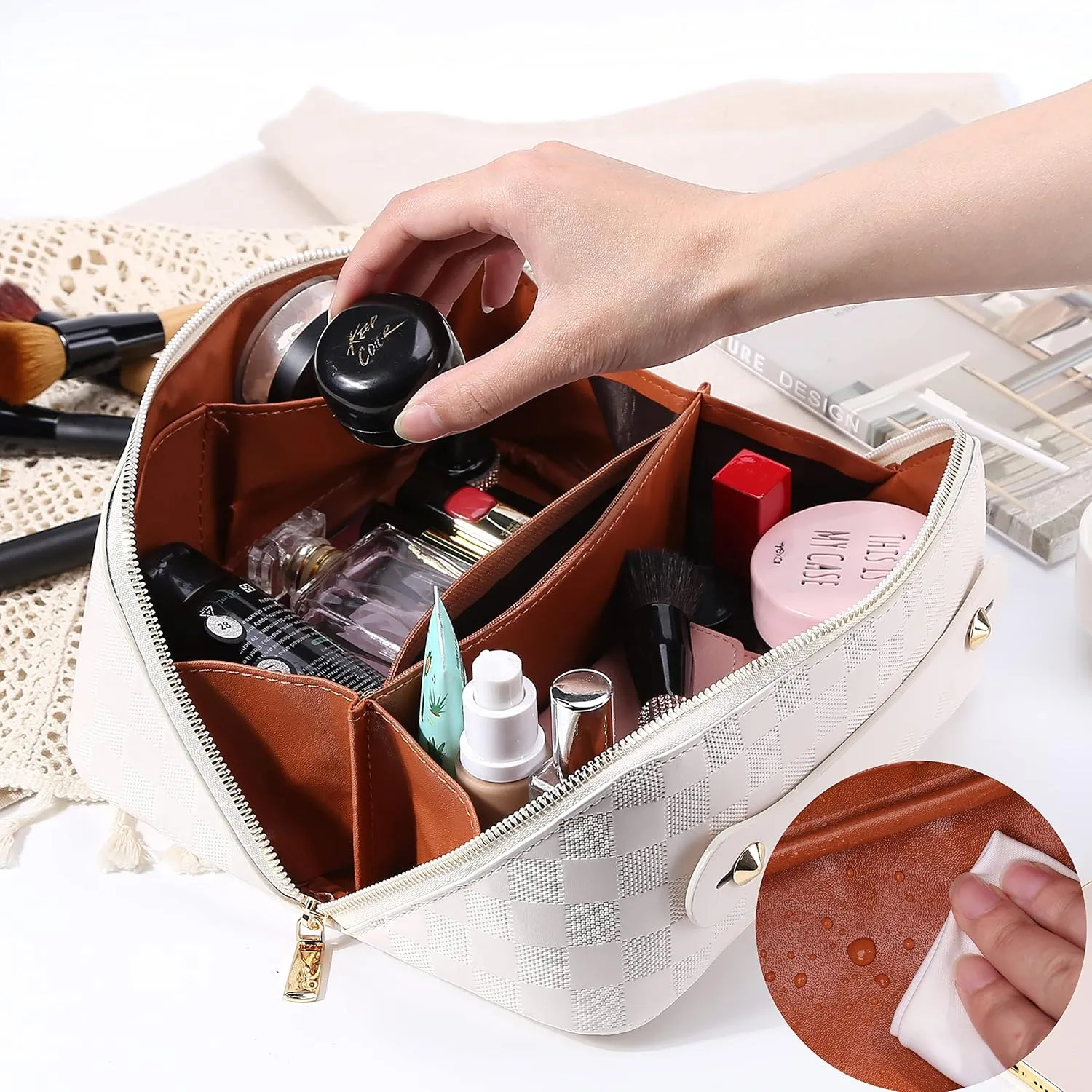 Cessfle Large Capacity Travel Cosmetic Bag Plaid Checkered Makeup Bag Portable Leather Waterproof Skincare Bag with Handle and Divider for Women 01-White
