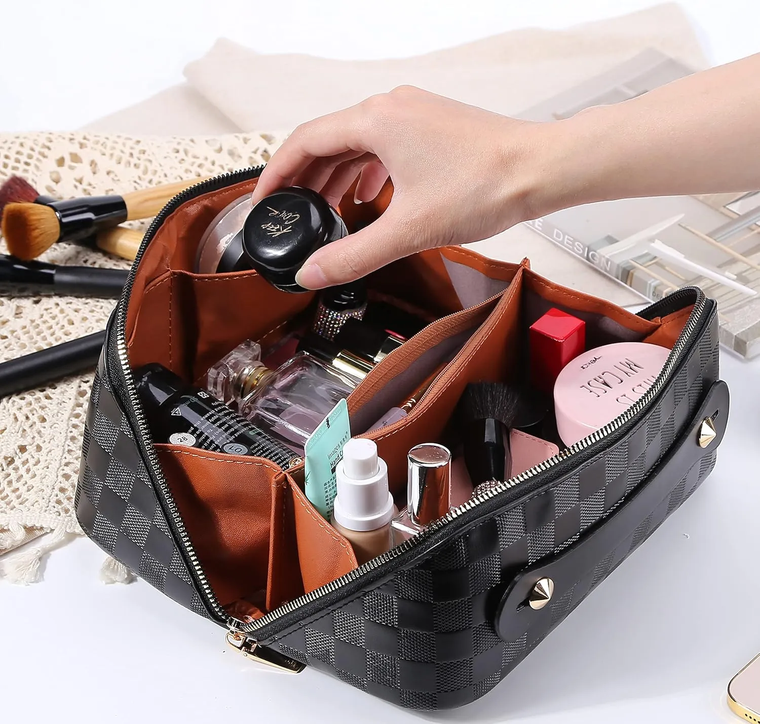 Cessfle Large Capacity Travel Cosmetic Bag Plaid Checkered Makeup Bag Portable Leather Waterproof Skincare Bag with Handle and Divider for Women, Black