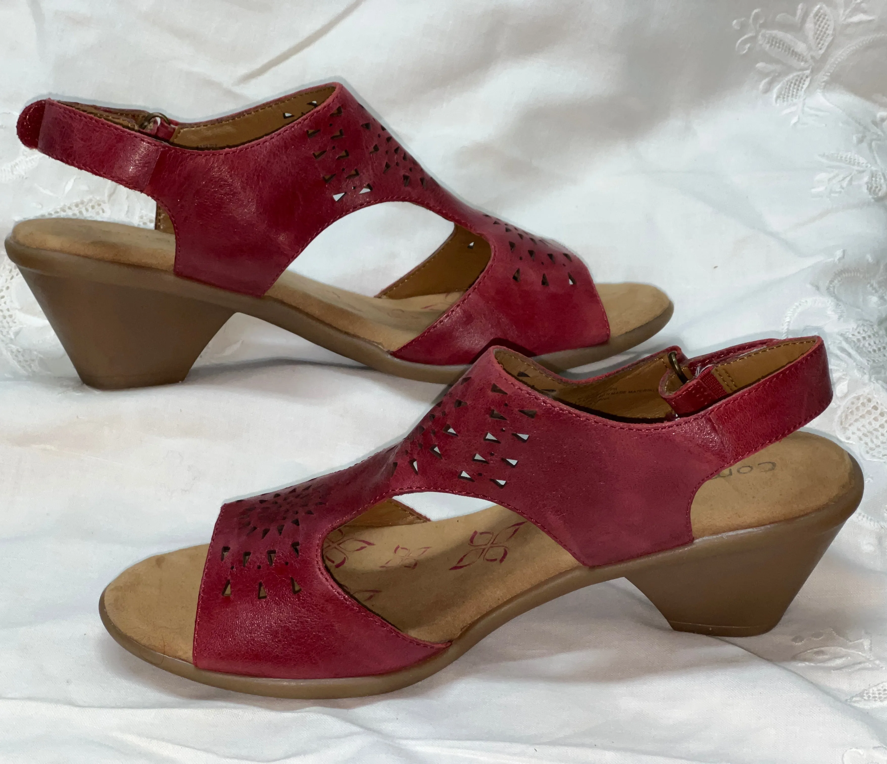 COMFORTIVA Women's •Felda•  Sandal 7.5M Red Leather