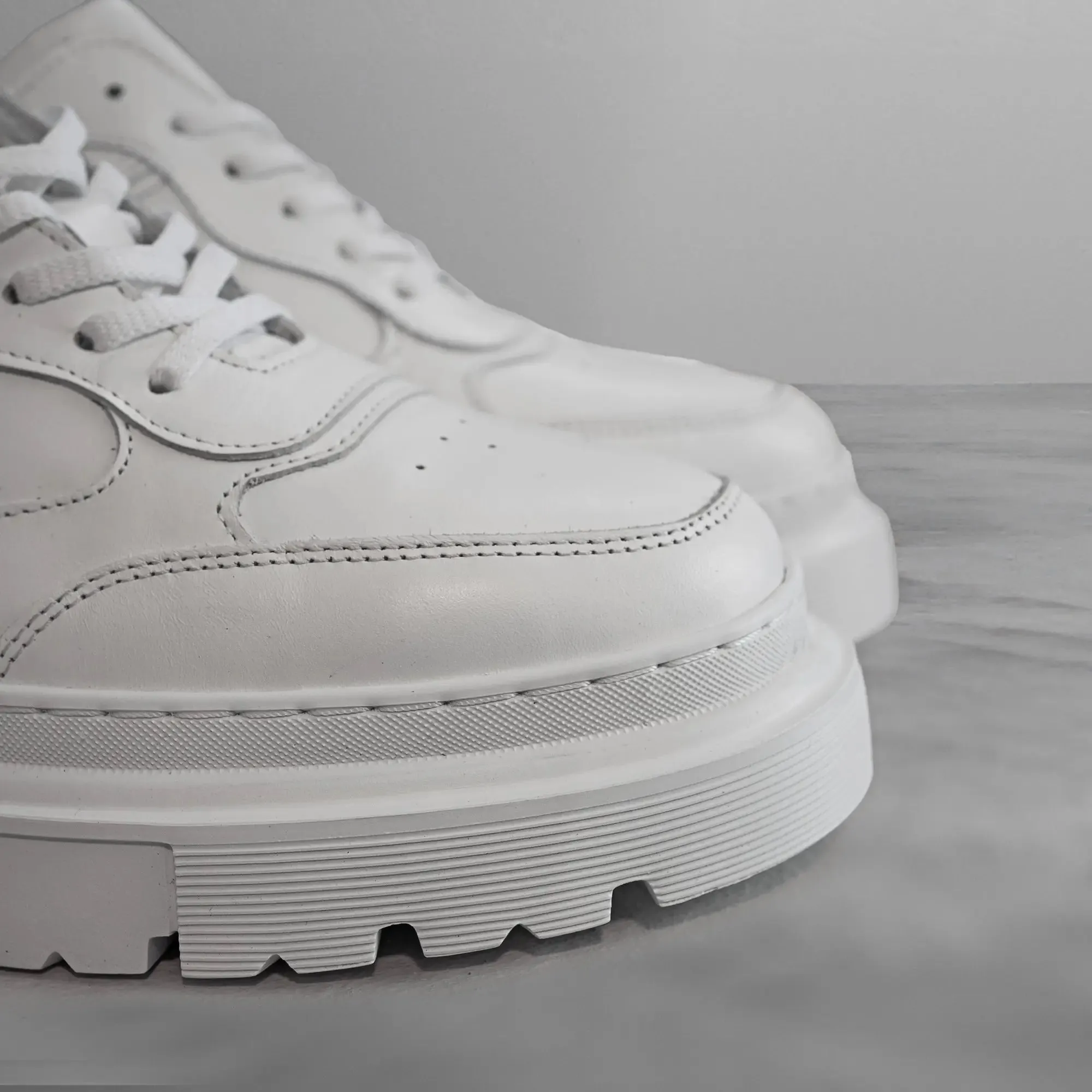 Form Sneaker White