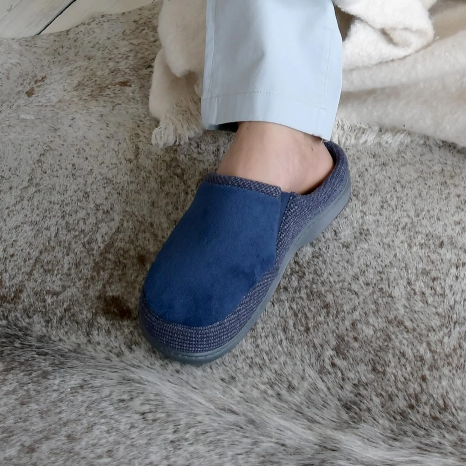 isotoner Men's Microterry and Waffle Travis Slip-on Hoodback Slipper