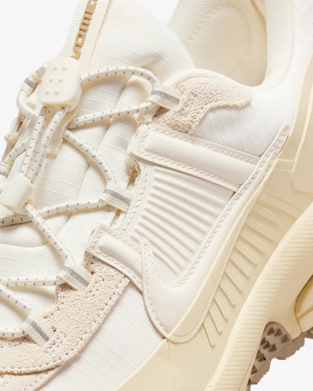 Nike Zoom Vomero Roam "Light Khaki" Sneakers