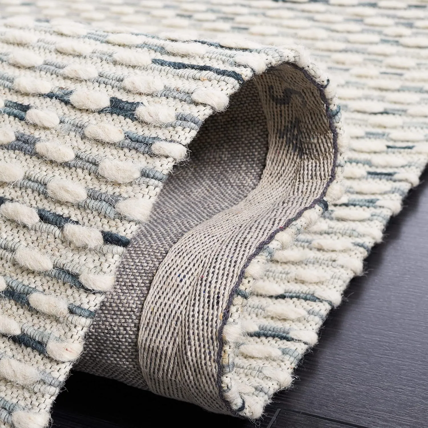 SAFAVIEH Marbella Collection Area Rug - 8' x 10', Beige & Blue, Handmade Wool, Ideal for High Traffic Areas in Living Room, Bedroom (MRB158L)