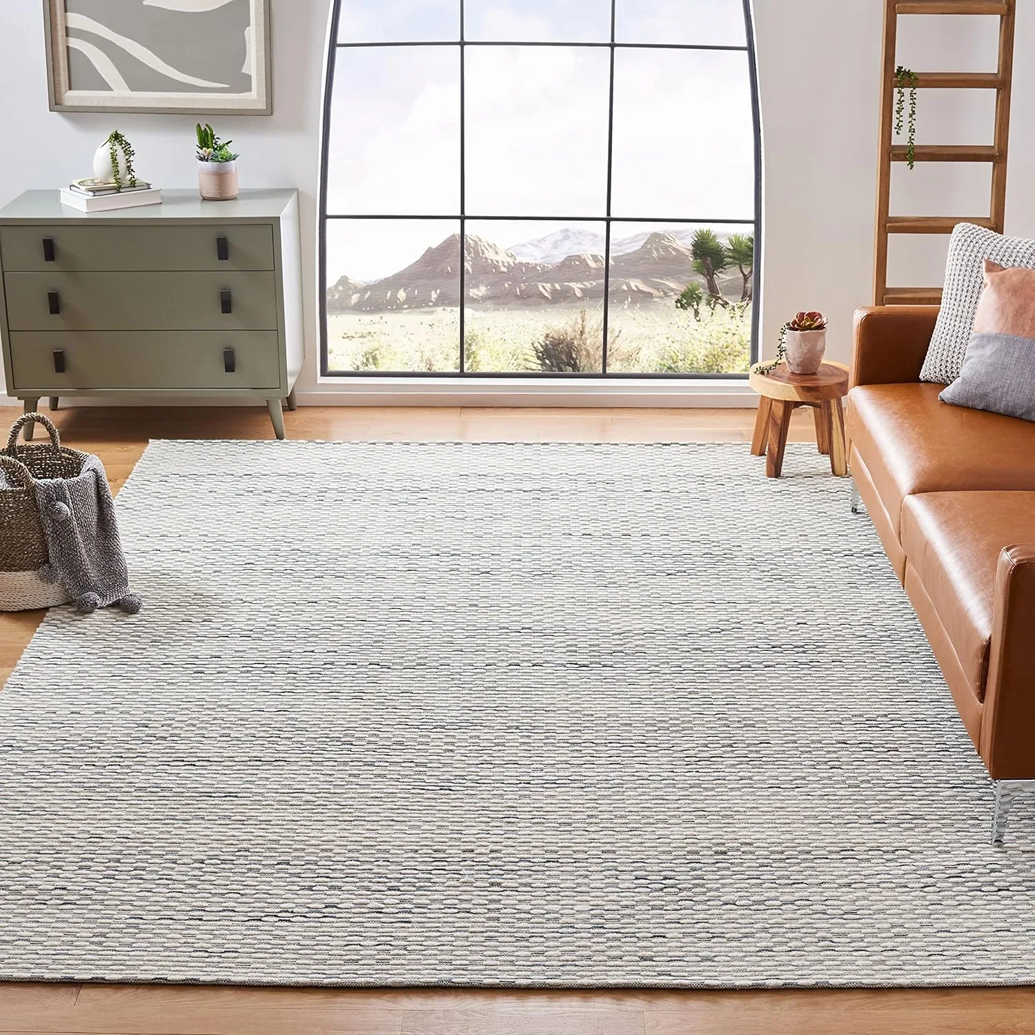 SAFAVIEH Marbella Collection Area Rug - 8' x 10', Beige & Blue, Handmade Wool, Ideal for High Traffic Areas in Living Room, Bedroom (MRB158L)