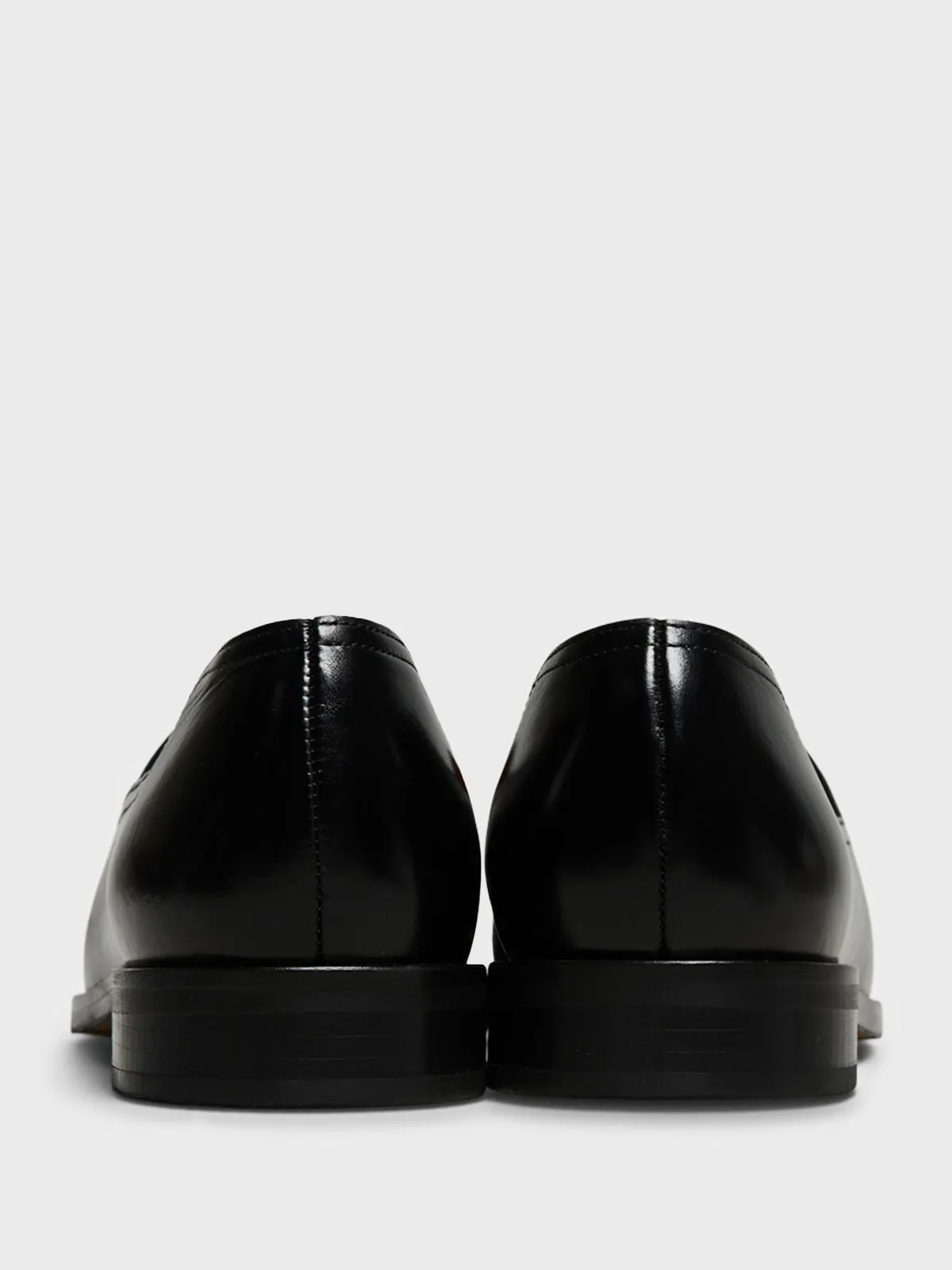 Slim Shoes in Black Leather