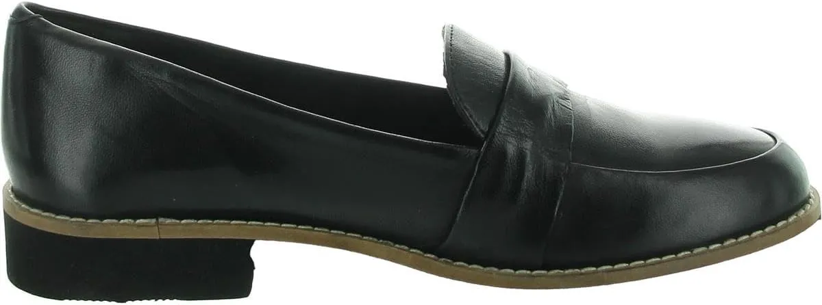 SoftWalk Women's Walsh Loafer
