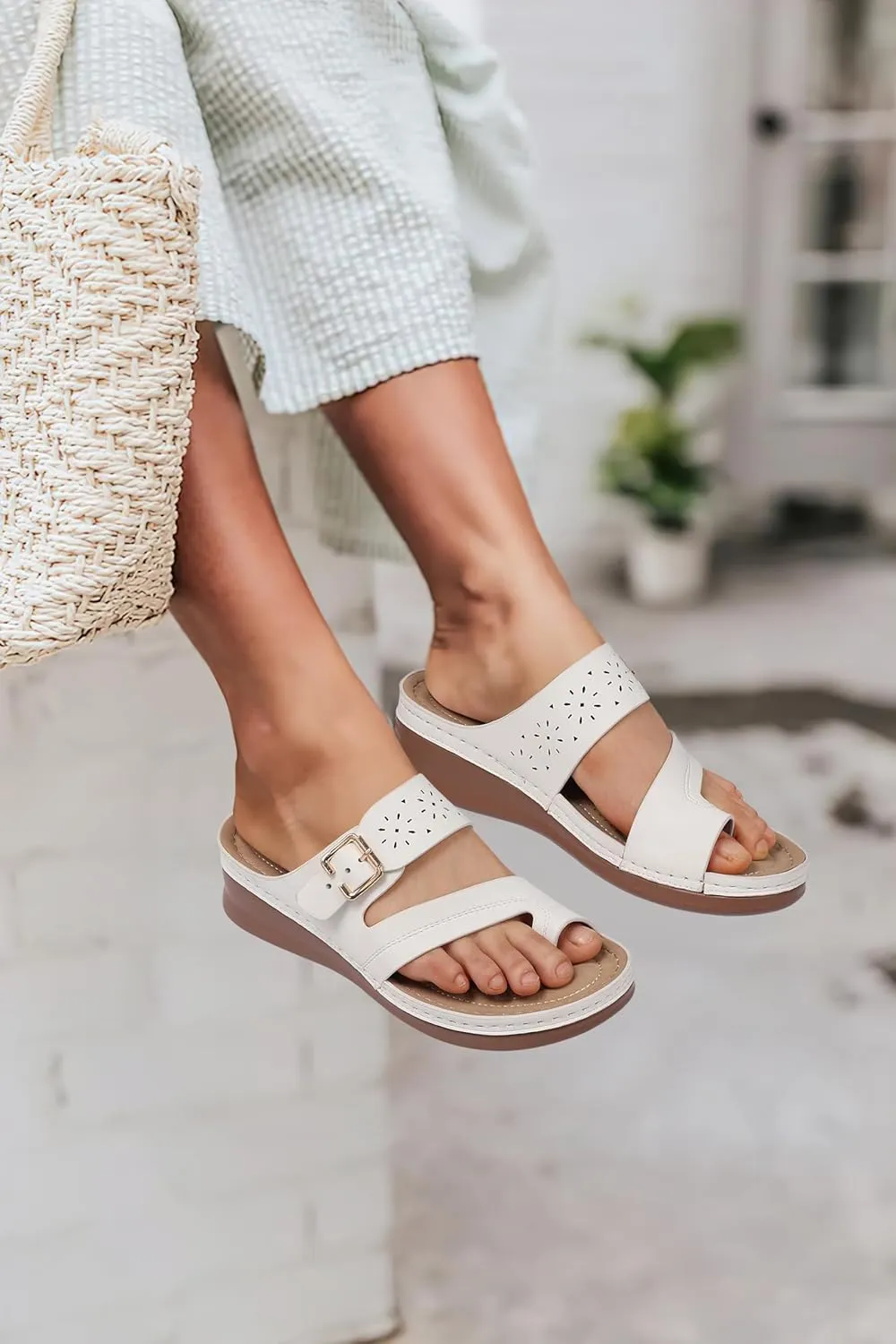 TEMOFON Flip Flops for Women Summer: Comfortable Walking Sandals,Arch Support,Orthopedic Bunion Sandal, Dressy Black/Navy/White Sandals Size 5-11